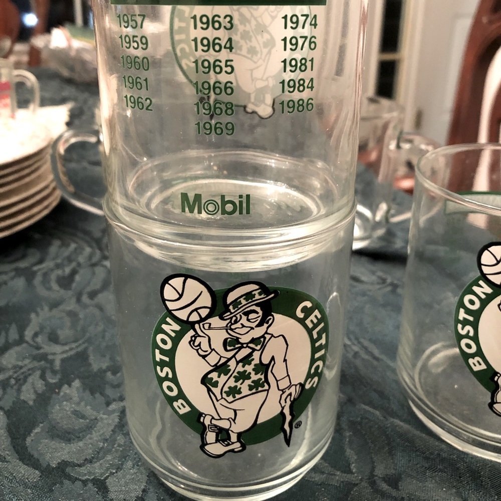 1986 2-World Champion Celtics Glasses